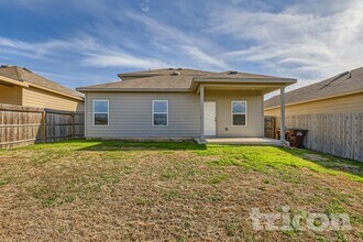 13043 Heathers Elm in Saint Hedwig, TX - Building Photo - Building Photo