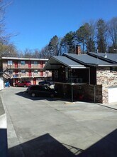 136 S 10th St in Williamsburg, KY - Foto de edificio - Building Photo