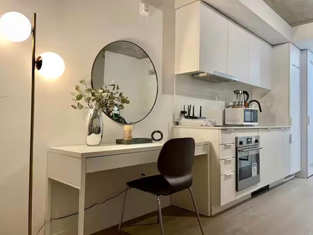 1406 Rue Ste-Élisabeth in Montréal, QC - Building Photo