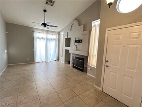 7621 Prairie Corners Dr in Las Vegas, NV - Building Photo - Building Photo