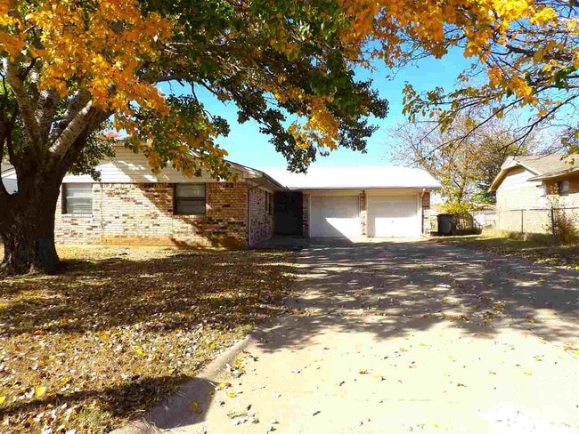 property at 125 SE Surrey Ln