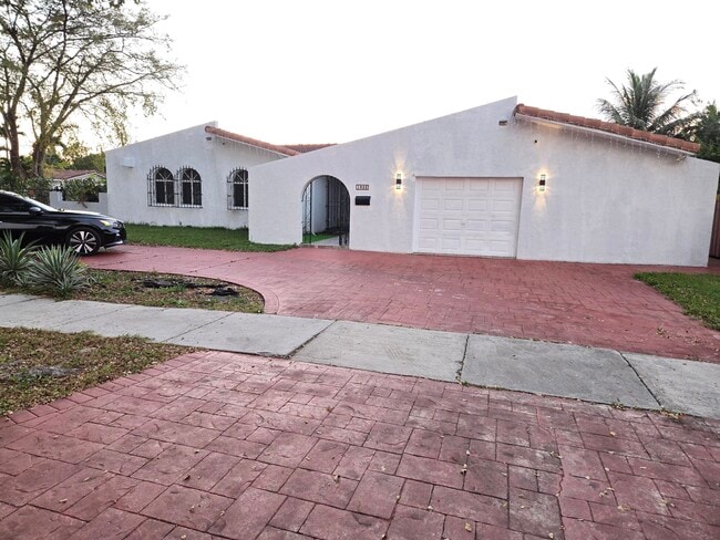 1822 SW 102nd Pl in Miami, FL - Building Photo - Building Photo