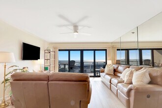 1055 Ocean Dr in Juno Beach, FL - Building Photo - Building Photo