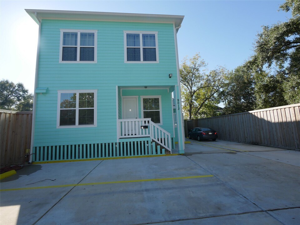9013 Gabriel St in Houston, TX - Building Photo