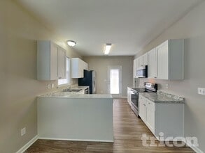 120 E Decatur Ave, Unit 05-2735 in Mooresville, NC - Foto de edificio - Building Photo