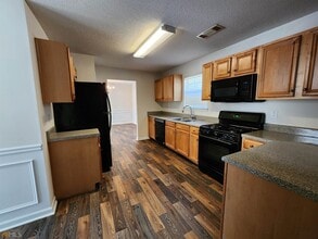 7130 Cavender Dr SW in Atlanta, GA - Building Photo - Building Photo