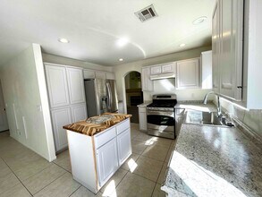 250 Camelback Ridge Ave in Henderson, NV - Building Photo - Building Photo