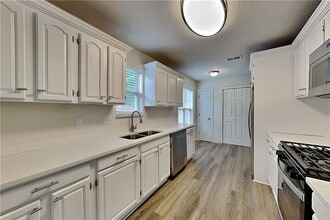 607 River Bend Cir in Smyrna, GA - Building Photo - Building Photo