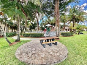 2577 SW 82nd Ave in Miramar, FL - Building Photo - Building Photo
