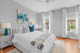 27 Concord Sq, Unit 4 in Boston, MA - Building Photo - Building Photo