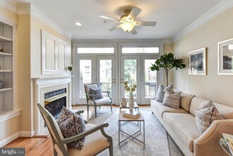 33 Alexander St in Alexandria, VA - Building Photo - Building Photo