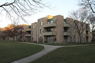 Walden Condominiums in Schaumburg, IL - Foto de edificio - Building Photo