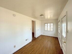 422 Walker St in Hutchinson, KS - Building Photo - Building Photo
