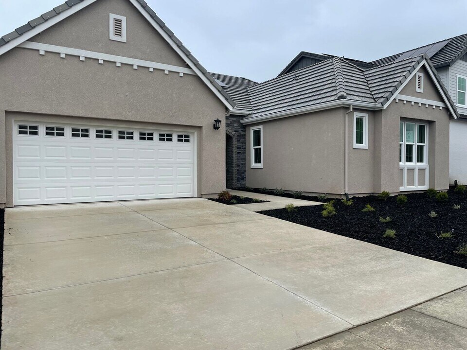 1141 Dominique Dr in Tracy, CA - Building Photo