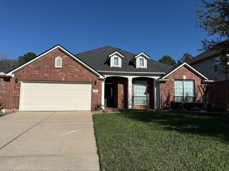 2802 Parkeston Dr in Spring, TX - Building Photo