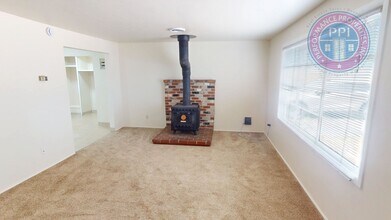 235 NE 136th Ave in Portland, OR - Building Photo - Building Photo