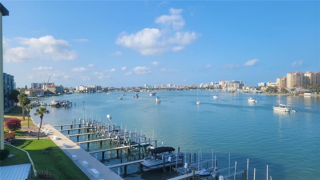 660 Island Way in Clearwater, FL - Building Photo