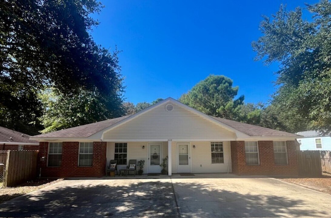 2009 S 8th St in Ocean Springs, MS - Building Photo