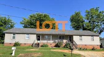 412 Sullivan Street Ext in Greenville, SC - Building Photo