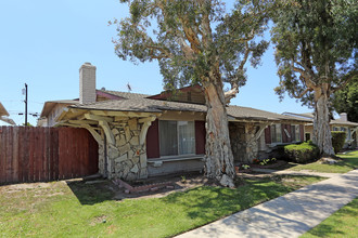 7612 Volga Dr in Huntington Beach, CA - Building Photo - Building Photo