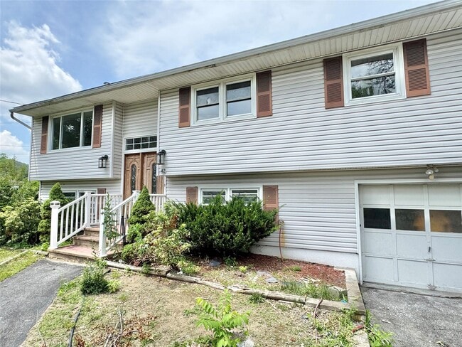 property at 42 Merriewold Ln N