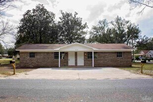415 W Hannah St in Pensacola, FL - Building Photo
