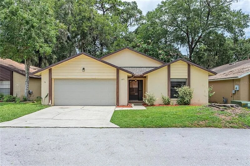 1020 NE 30th Ave in Ocala, FL - Foto de edificio