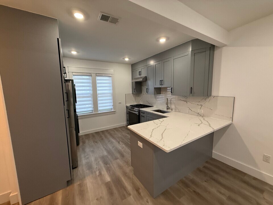 517 Lincoln St, Unit 3 in Palisades Park, NJ - Foto de edificio