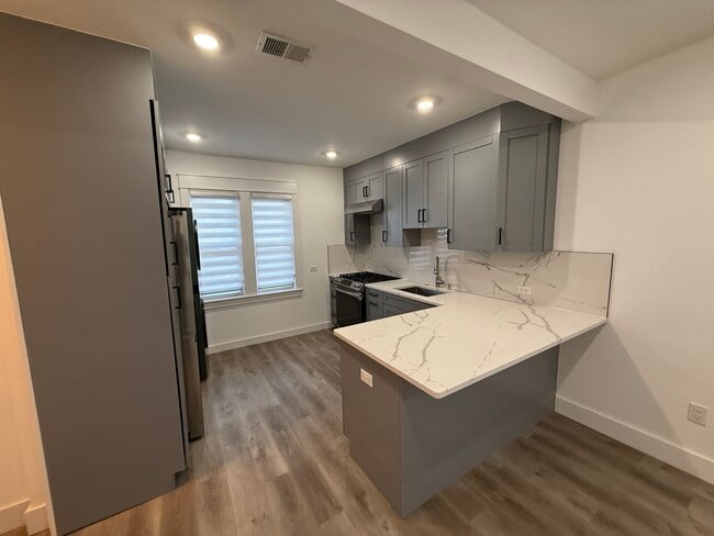 517 Lincoln St, Unit 3