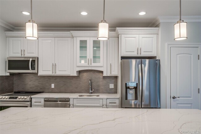 110 New York Ave in Halesite, NY - Building Photo - Building Photo