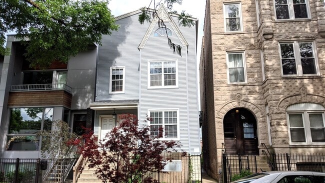 property at 527 N Marshfield Ave