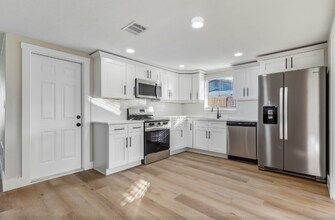 3208 Holiday Lake Dr in Holiday, FL - Building Photo - Building Photo