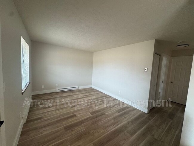 property at 606 S 7th St