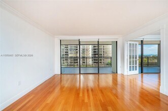2901 S Bayshore Dr in Miami, FL - Building Photo - Building Photo