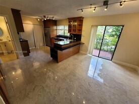 6 Wimbledon Lakes Dr in Plantation, FL - Building Photo