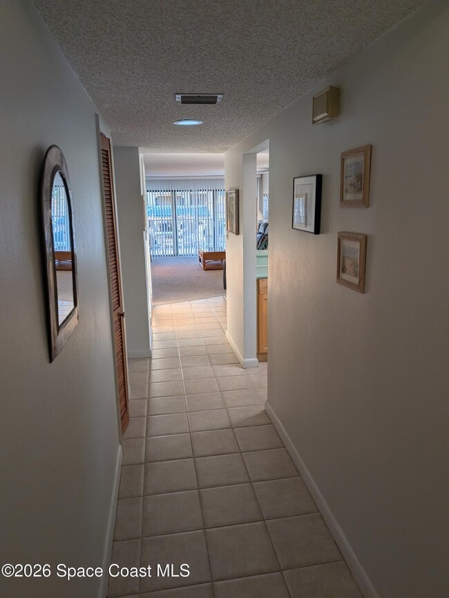 8494 Ridgewood Ave in Cape Canaveral, FL - Foto de edificio - Building Photo