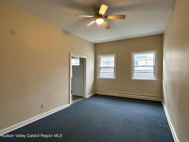 86 Vineyard Ave in Highland, NY - Foto de edificio - Building Photo