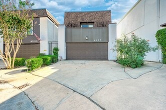 4507 Medinah Pl in Bellaire, TX - Building Photo - Building Photo