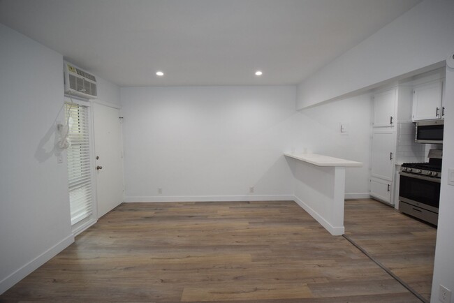 5117 Laurel Canyon Blvd, Unit K in Los Angeles, CA - Building Photo - Building Photo
