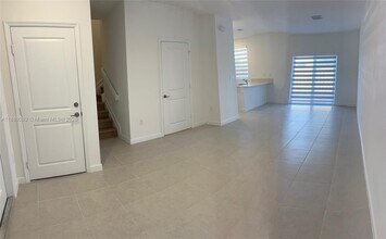 2451 SE 28th St in Homestead, FL - Building Photo - Building Photo