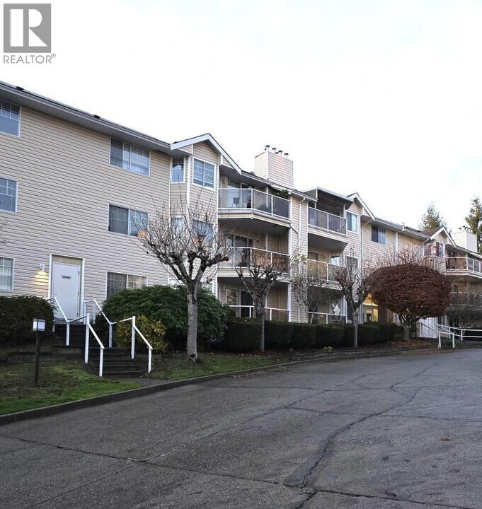 22611-22116 116 Ave in Maple Ridge, BC - Building Photo