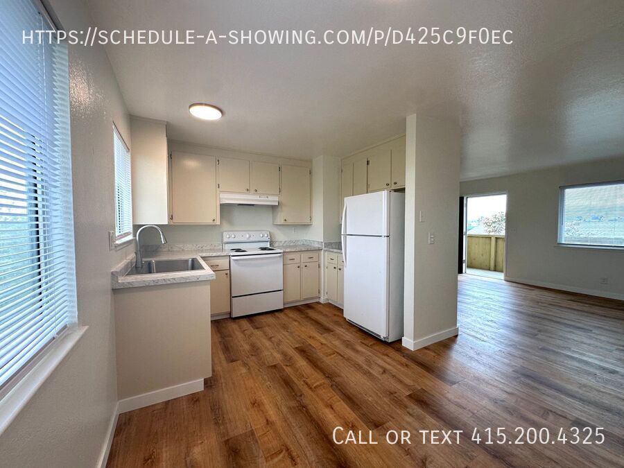 102 E Bernal Dr in Salinas, CA - Foto de edificio