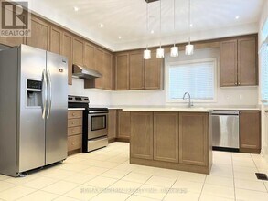 1199 McTavish Dr in Newmarket, ON - Building Photo - Building Photo