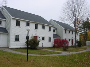 Pepperell Meadows in Pepperell, MA - Foto de edificio - Building Photo