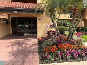 950 Egret Cir in Delray Beach, FL - Building Photo - Building Photo