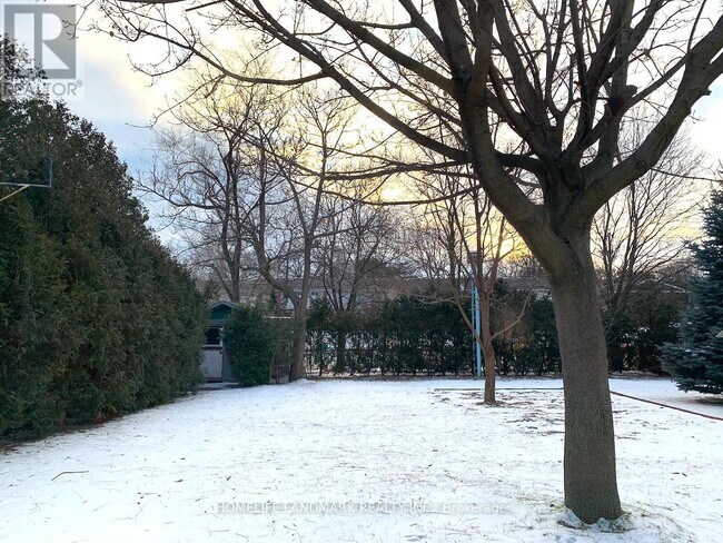 860 Francis Rd in Burlington, ON - Building Photo - Building Photo