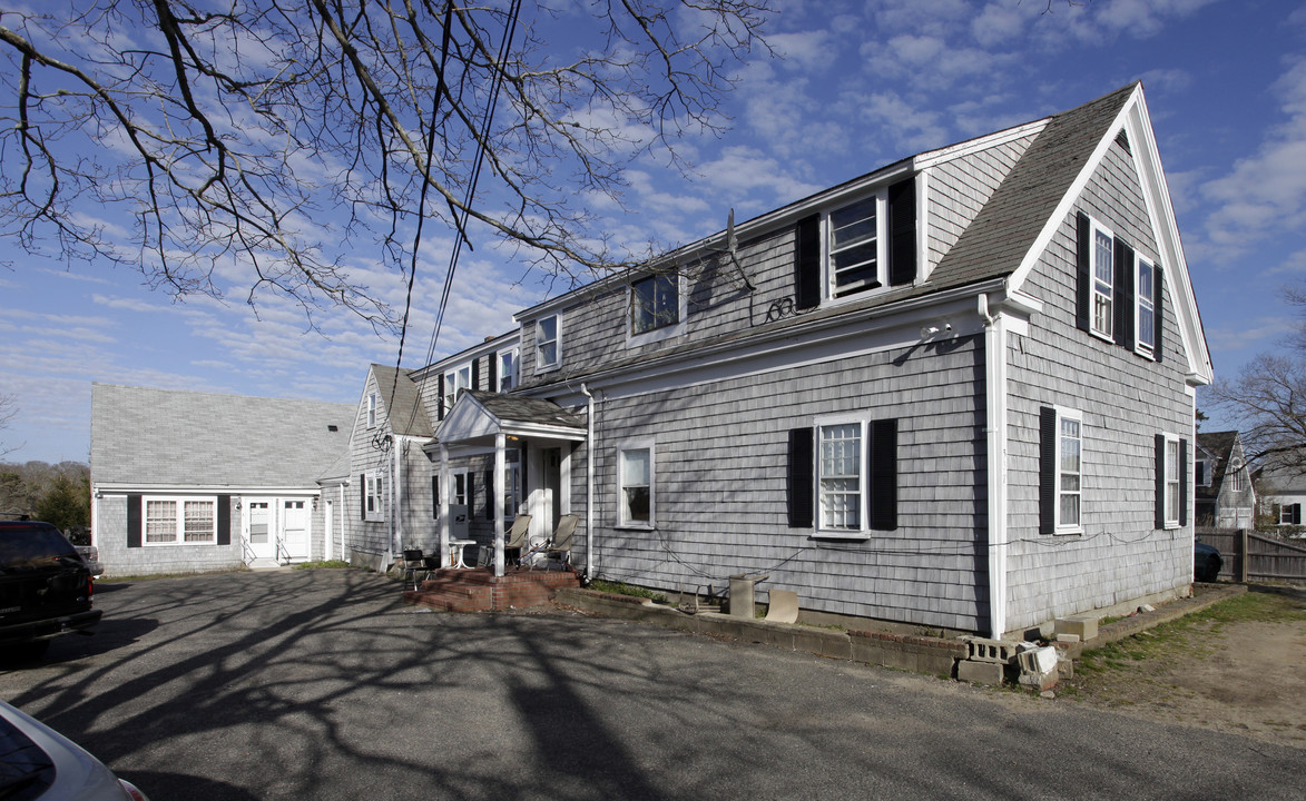 337 Ocean St in Hyannis, MA - Building Photo