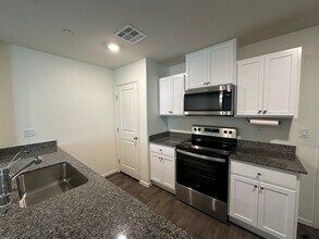 1132 Ruby Sparrow St in Henderson, NV - Building Photo - Building Photo