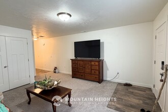 4198 W High Gallery Ct in Herriman, UT - Building Photo - Building Photo