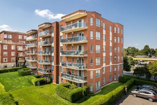 530 de la Côte-Vertu in Montréal, QC - Building Photo - Building Photo